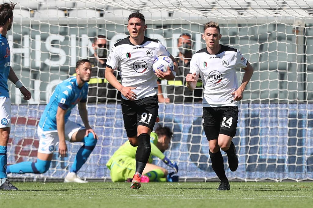 El doblete de Victor Osimhen, gol de Piotr Zielinski y gol de Hirving Lozano, Napoli le hace la diablura al Spezia y los vencen 1-4.