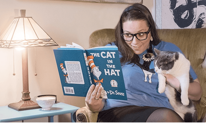 En Groupon te ofrecían la opción de contratar a una "lectora para gatos", y así mantener entretenida a tu mascota.