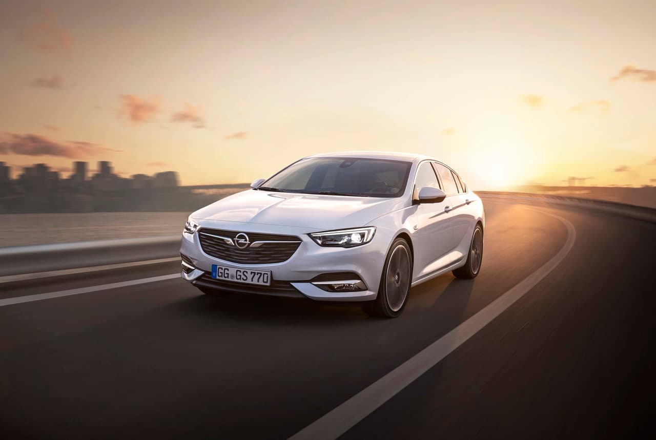 El Opel Insignia Grand Sport 2018 es un sedán mediano para cinco pasajeros con tracción trasera y tracción integral opcional, que es vendido por General Motors en Europa Occidental. En el Reino Unido es conocido como el 
<b>Vauxhall Insignia</b> mientras que en Australia y Nueva Zelandia se le conocerá como el 
<b>Holden Comodore</b>.
<br>