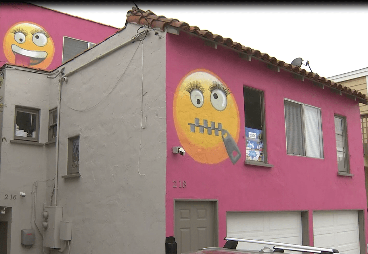 Y afirma que el emoji con el cierre en la boca es una mensaje directo a ella.
<br>