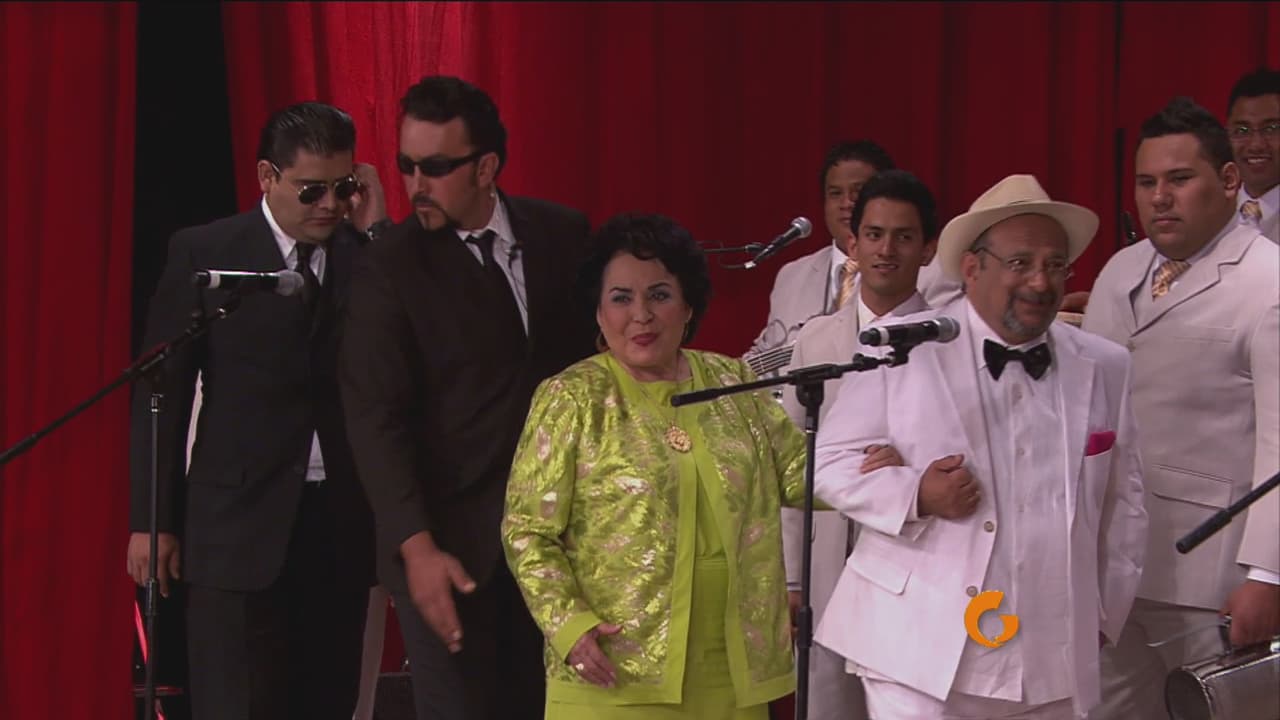 Don Carmelo también tiene lo suyo. En el baile de los pequeños comerciantes lució como todo un galán, a lado de la 'Lideresa'.