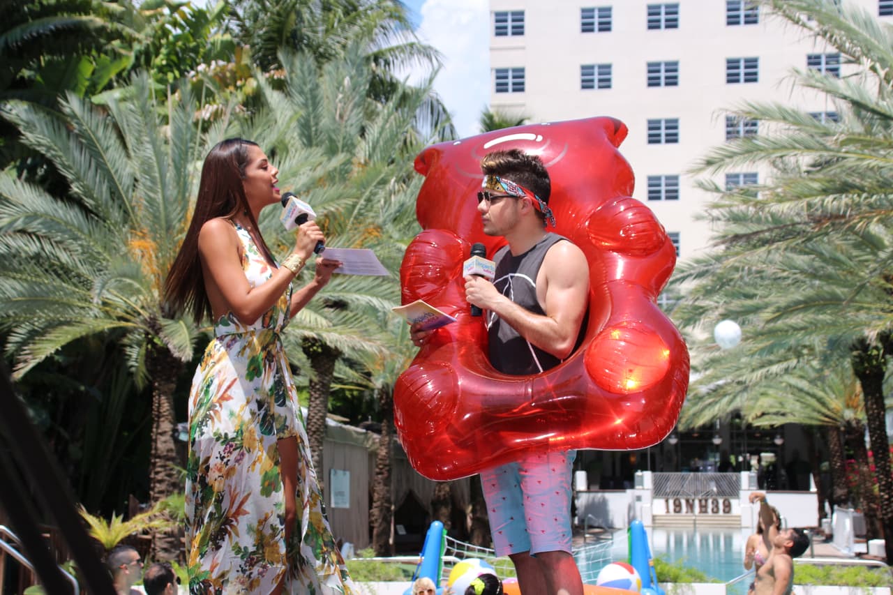 William nos sorprendió con su original flotador.