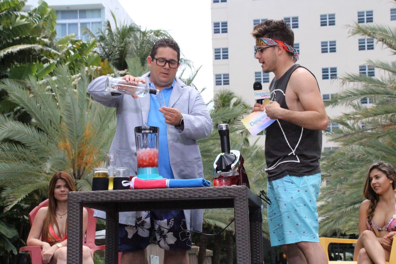 La batidora multifuncional dejó con el ojo cuadrado a William.