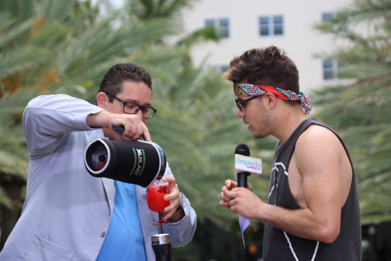 William estaba impaciente por probar esta bebida refrescante.