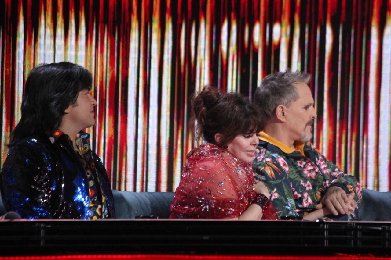 <a href="https://www.univision.com/shows/pequenos-gigantes/veronica-castro-cuenta-la-historia-del-tema-que-su-nieta-rafaela-le-canto-en-pequenos-gigantes-video" target="_blank">‘Mi bienamada y yo’ es una canción muy especial para la familia Castro</a>. Cristian se la escribió a su abuela: "Y mi mamá le da la bendición a Cristian al principio de la canción, y ahora ella (Rafaela) se la aprendió y me la vino a cantar a mí”, explicó Vero a Univision Entretenimiento.