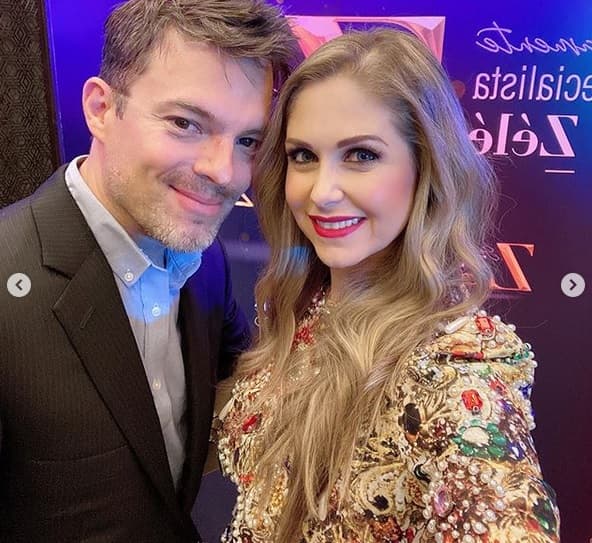 Desde aquel suceso, para la estrella de 
<b><a href="https://www.univision.com/famosos/antes-muerta-que-lichita-se-nos-fue-mira-lo-mejor-del-desenlace" target="_blank">Antes Muerta que Lichita</a></b> una angustia ya "no es si tienes chamba, si te cayó lana" o "si te peleaste con el esposo, esas son tonterías". En la foto aparece con su marido, el fotógrafo Rodrigo Luque.