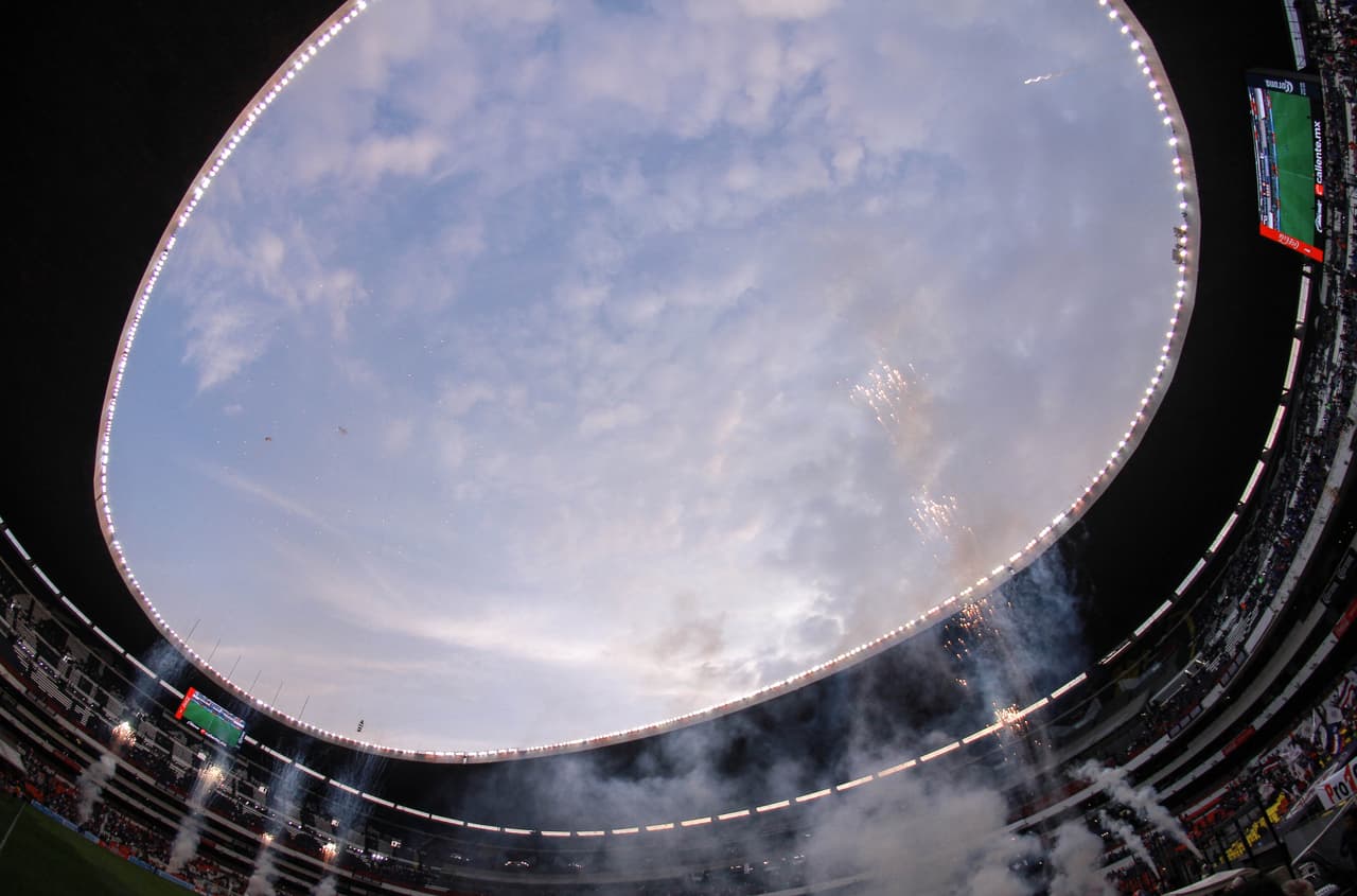 Continuaron los fuegos artificiales en el Coloso, marcando para siempre un momento histórico del inmueble.