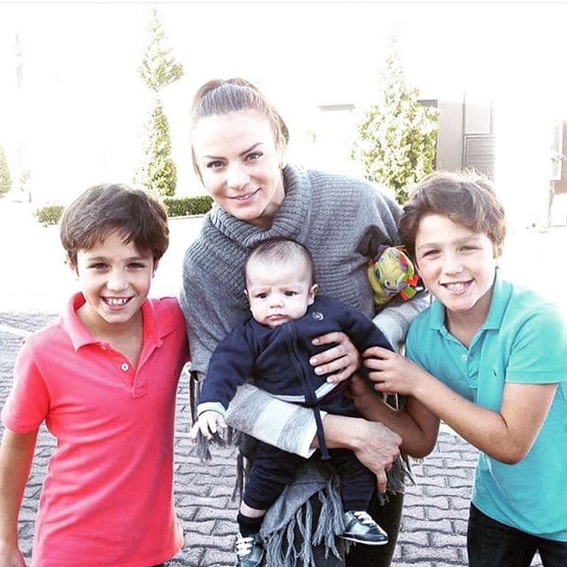 Pero el pequeño Leo se ha convertido en el protagonista de sus fotos, pues además de guapo, cada día está más grande.