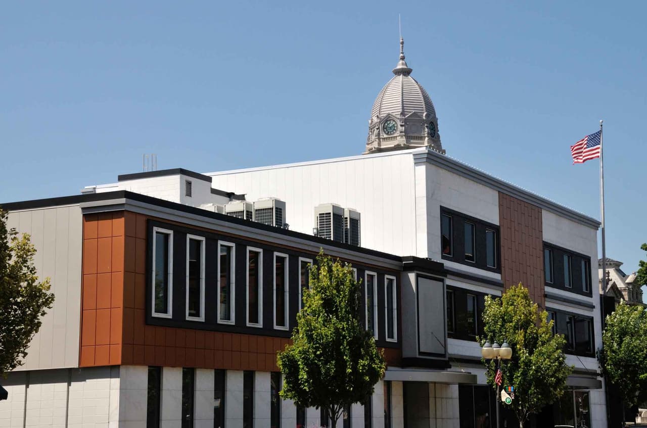 <b>23. Varsovia, Indiana</b>
<br>
<br>Población total: 15,458 habitantes.
<br>
<br>Recibió su nombre de la capital de Polonia como tributo a Thaddeus Kosciusko, un polaco que fue héroe de la independencia estadounidense. Además de sitios históricos, la ciudad está rodeada de hermosos lagos y arroyos.
<br>