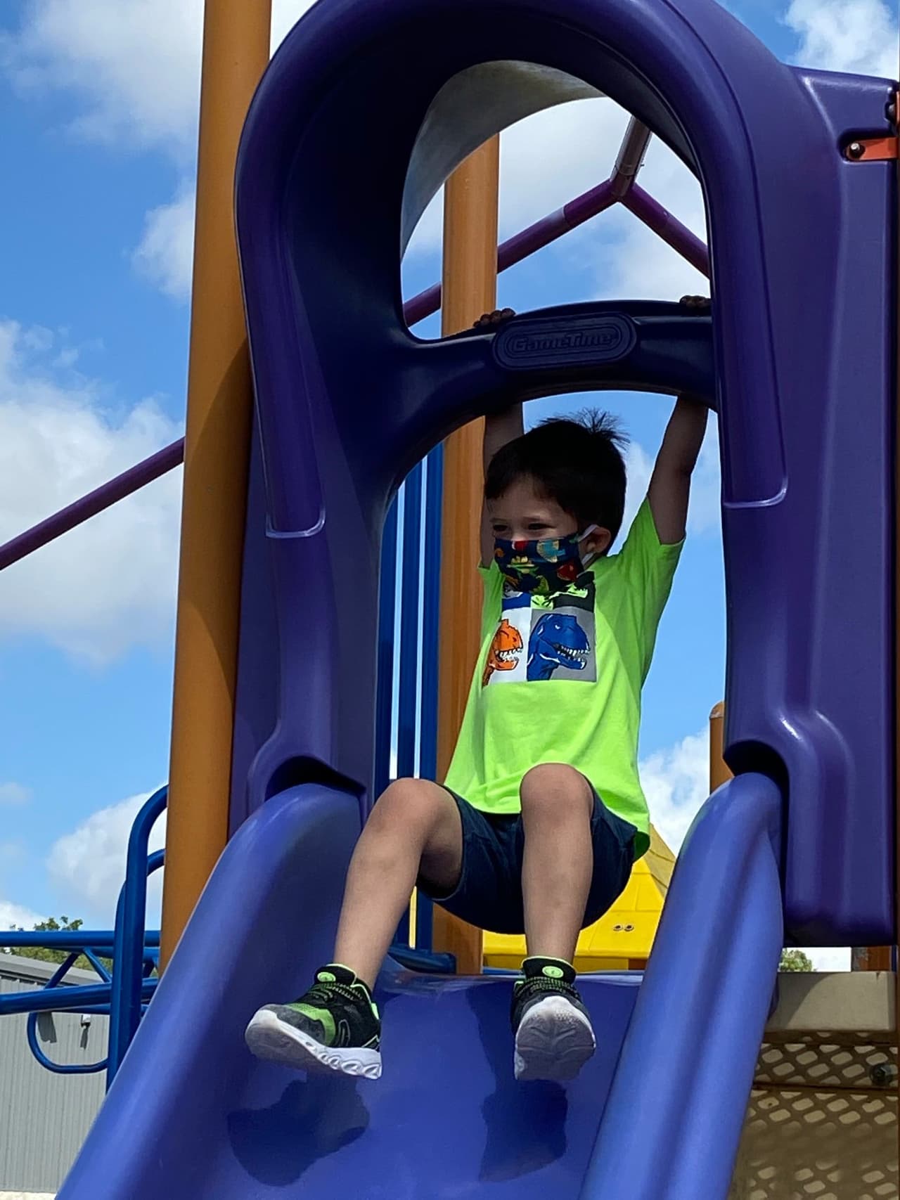 El distrito indicó que evaluarán cada caso de forma independiente si un estudiante o personal da positivo por coronavirus, pero siempre se asegurarán de que la seguridad de los estudiantes y el personal sea lo primero.