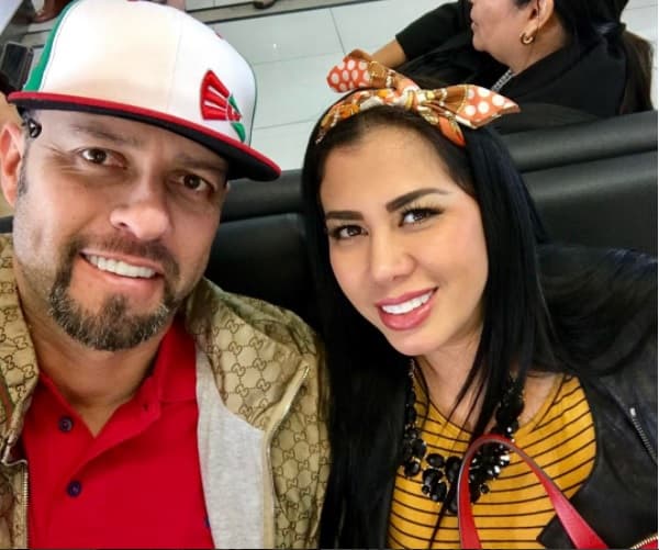 Después de ese mensaje, la novia decidió cambiar su cuenta a privada, para no dar pie a más especulaciones sobre su relación: "No iba a poner ni a contestar nada a sus comentarios en la publicación de mi novio Loaiza, pero me molesta que las personas juzguen sin saber, así que si no saben no opinen y aunque sepan no son nadie para hacerlo, mi punto de vista como el de muchos de ustedes. Gracias”.