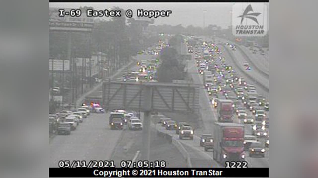 Las autoridades piden a los conductores evitar el área.