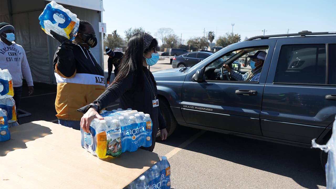 Después del regreso de la electricidad, la preocupación ahora en Houston es el agua