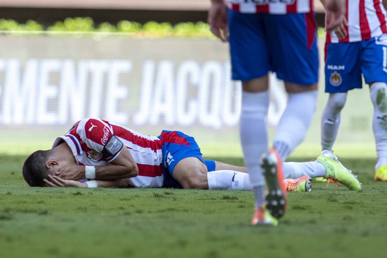 En la siguiente jugada, Catalán dejaba al Atlético San Luis con diez hombres.