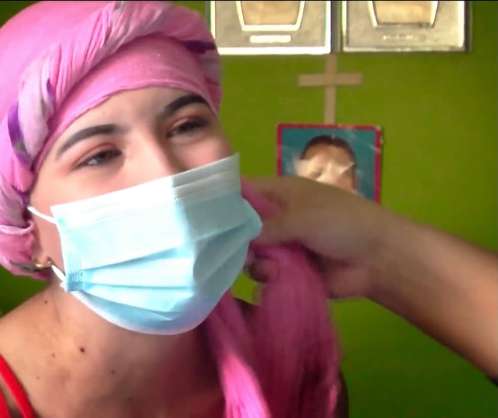 La
<a href="https://www.univision.com/temas/venezuela">venezolana </a>se enteró en octubre pasado de que tenía cáncer, con tan solo 19 años, justo cuando estudiaba comunicación social, era bailarina de danza contemporánea y sus sueños de ser modelo dirigían su vida.
<b>“Fue impactante, porque nadie se imagina padecer esta enfermedad tan joven”</b>, recuerda.
<br>