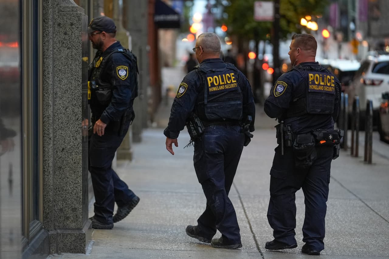 Filtran datos de más de 40,000 empleados del DHS: exponen información de agentes de vigilancia e inteligencia