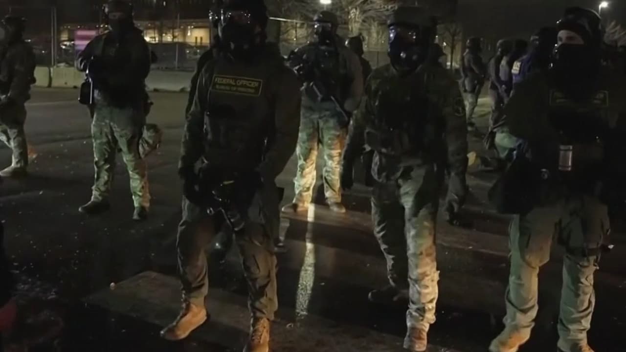 Protestas en Minnesota: agentes de migración dispersan a manifestantes con gases y proyectiles