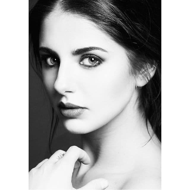 Esa mirada cautiva y derrite.