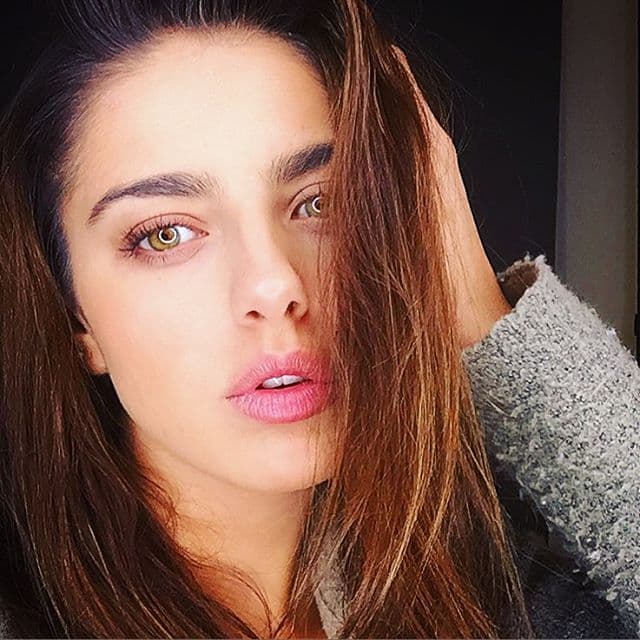 Sus ojos son un verdadero embrujo de amor.