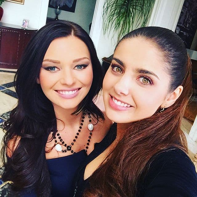 ¡Ahhh! Y como hermana tuvo a otra joven talento de las telenovelas, Irina Baeva.