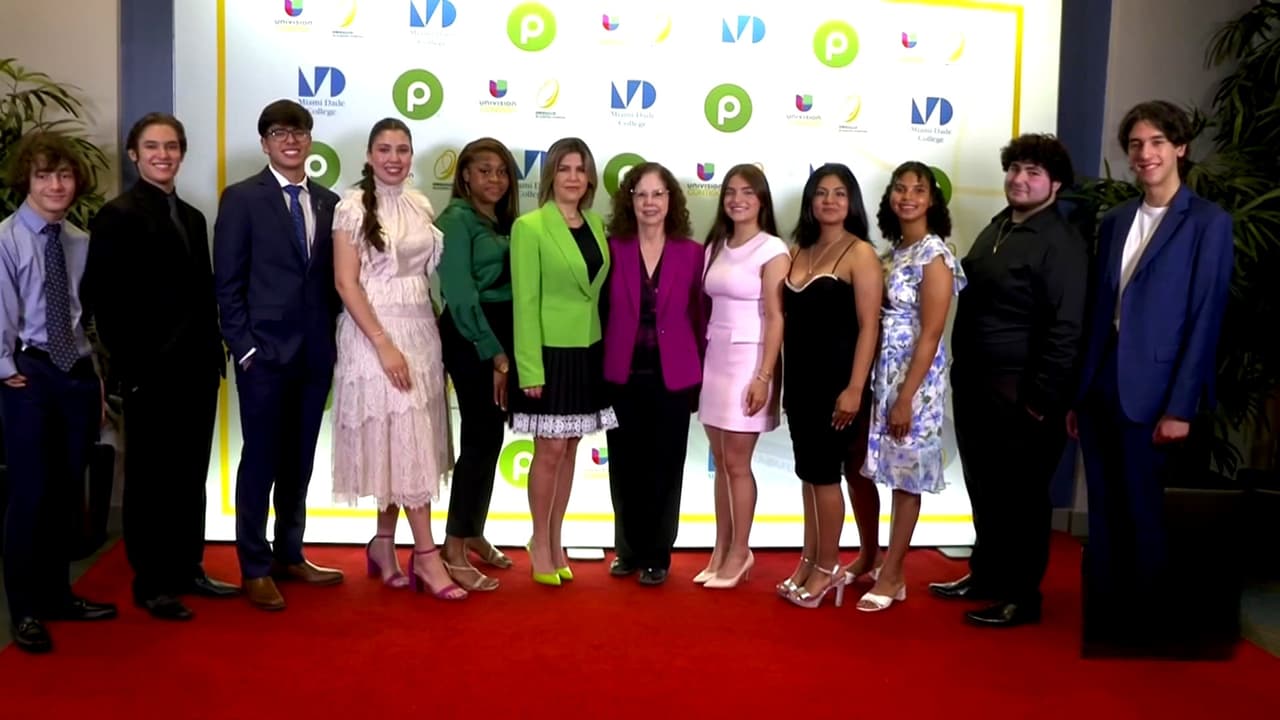 Univision Miami premió a diez estudiantes destacados del último año de secundaria