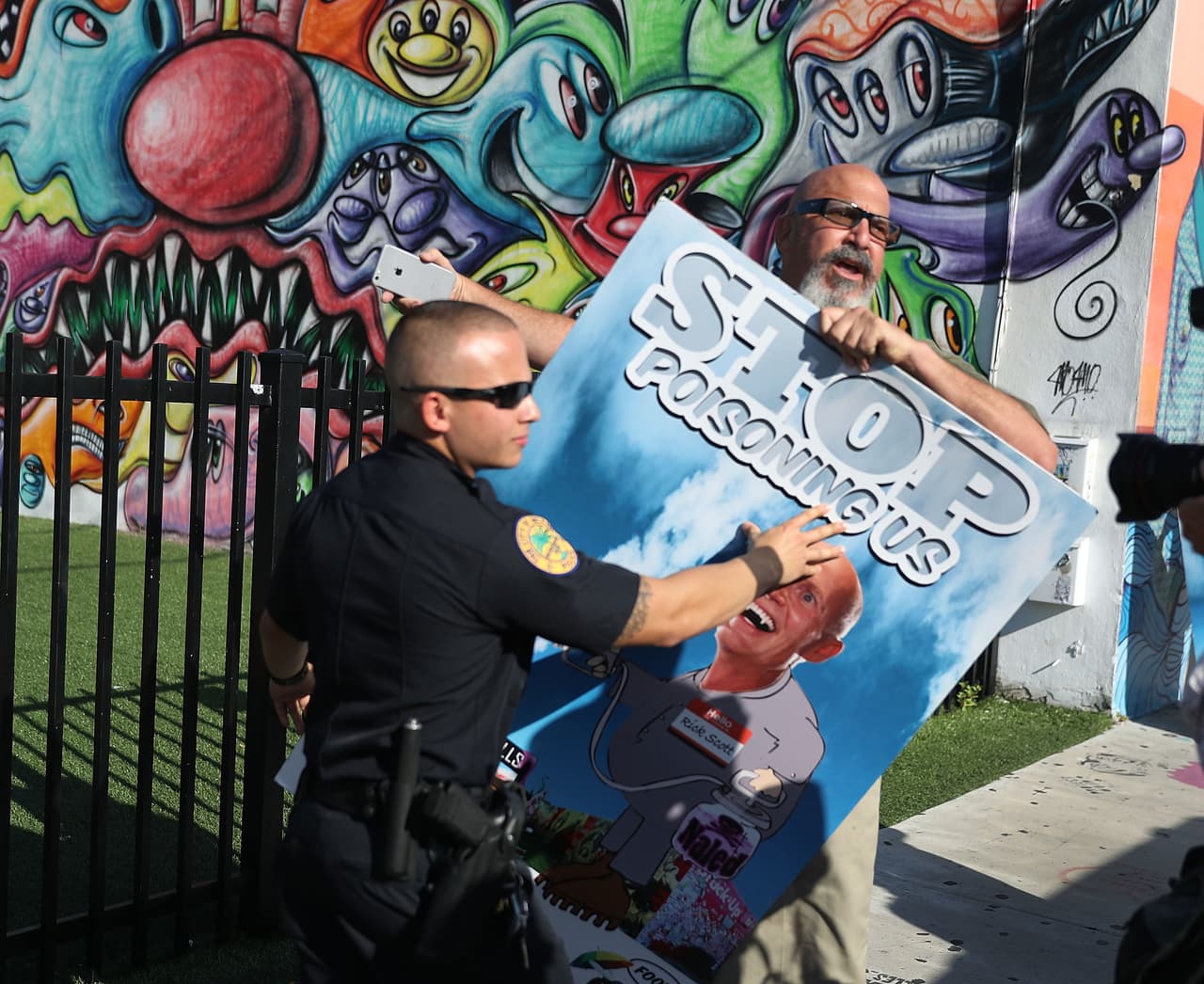 "Esto es un arma química usada por Siria y Corea": las razones de quienes piden a Miami que frene las fumigaciones aéreas