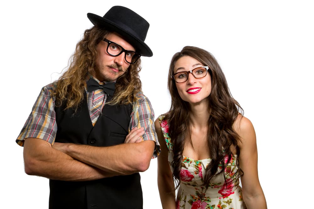 <b>Acuario. </b>
<br>Este es el signo del aguador, y tal vez, por su nombre, muchos le confundan con un signo de agua, aunque no es cierto pues sus cualidades no tienen que ver con ese elemento sino con aire ya que Acuario es, entre todos los signos, posiblemente el más excéntrico, buscando siempre algo novedoso, proyectándose al futuro y preocupándose de cuestiones comunitarias y causas humanas, fluido de mente e imprevisible.