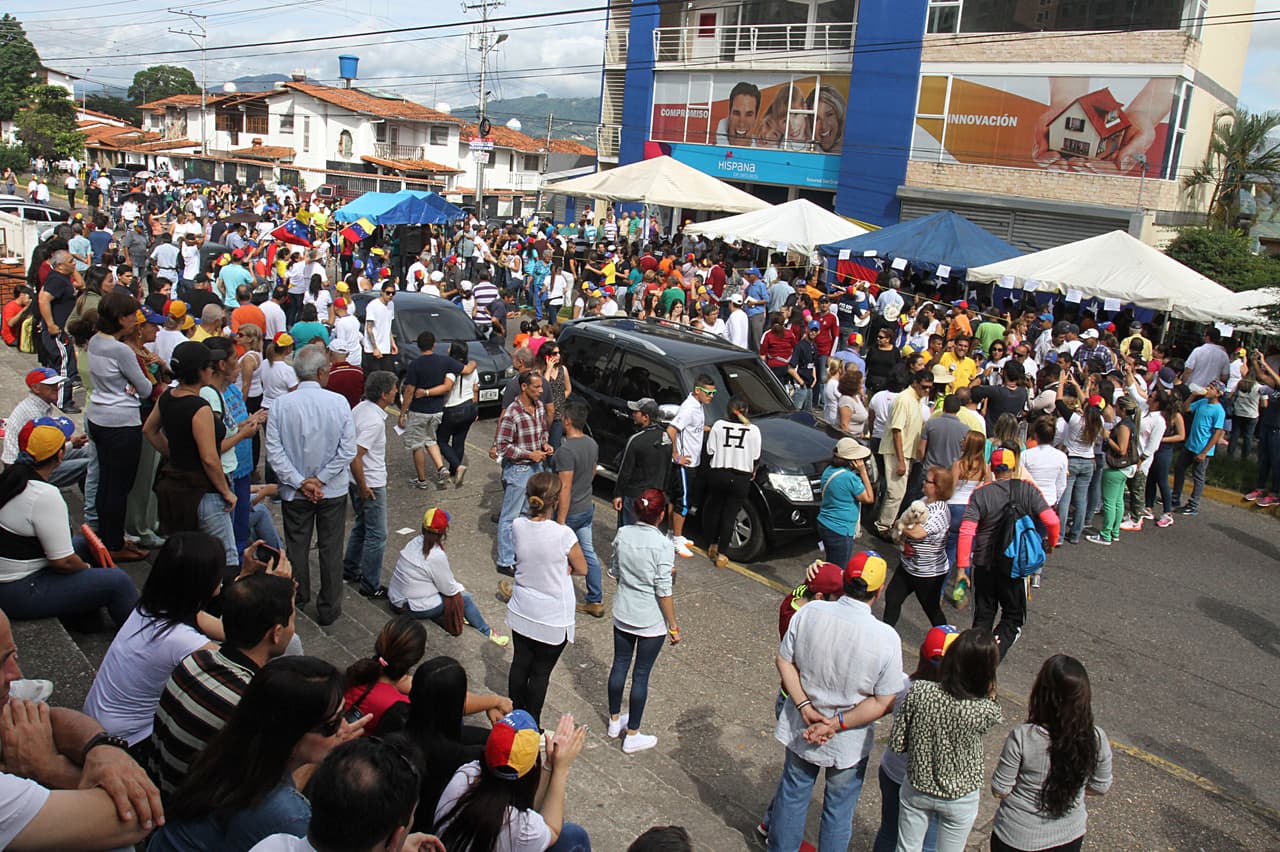 Opositores votaron masivamente en San Cristóbal, en el occidente de Venezuela.