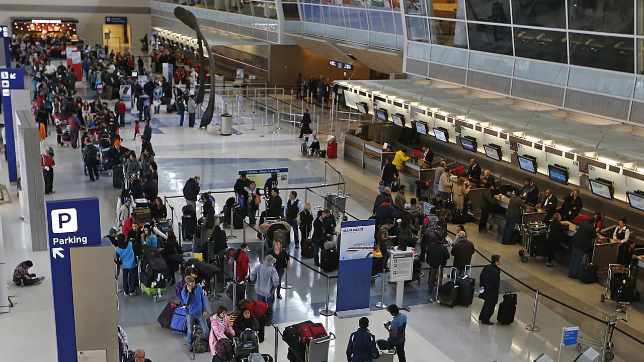 ¿Viajas en Thanksgiving? Esto debes saber sobre los vuelos por el aeropuerto DFW 