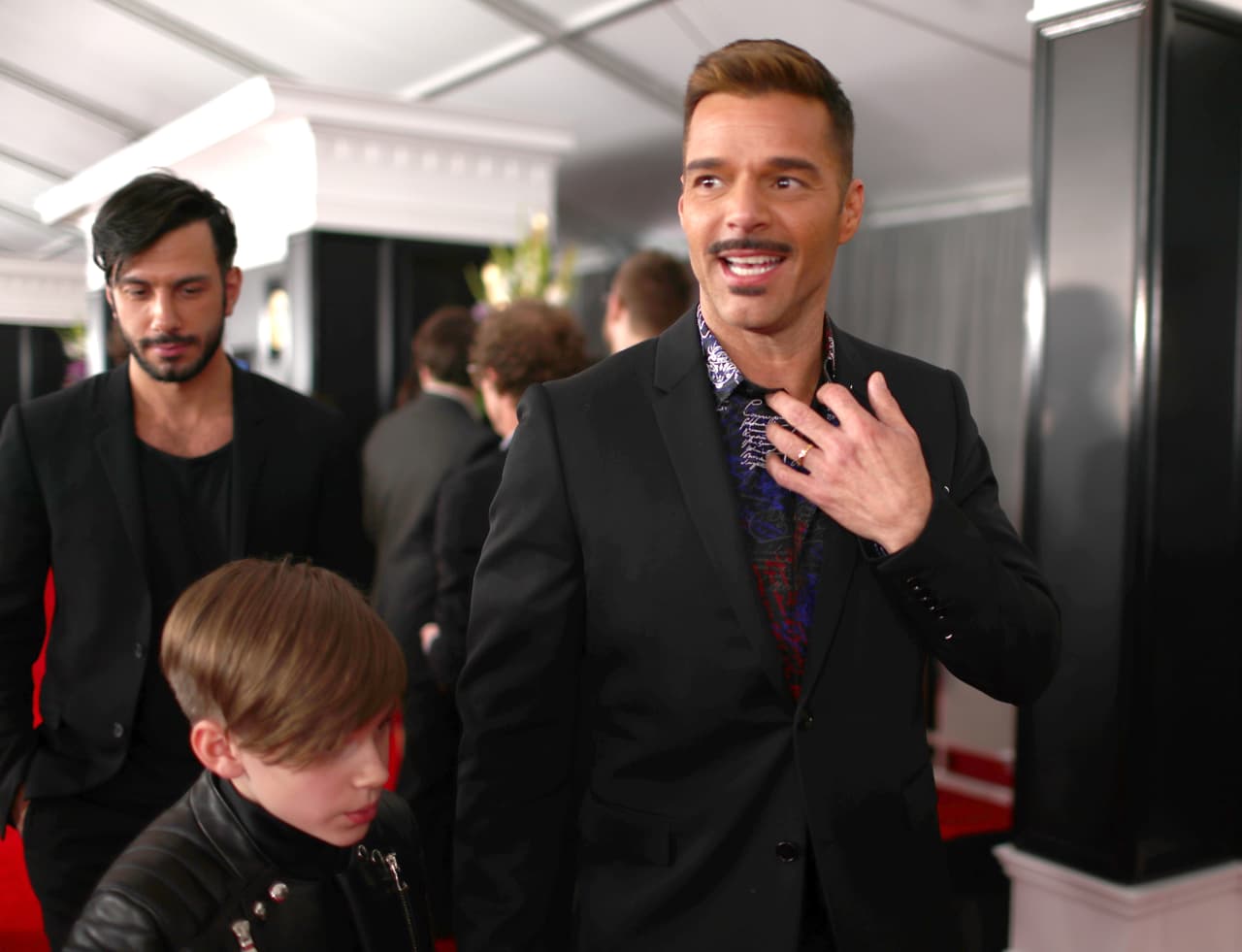 Ricky Martin y Matteo iban acompañados por
<b><a href="https://www.instagram.com/jwanyosef/"> Jwan Yosef, el esposo del cantante</a></b>, quien prefirió mantenerse en un segundo plano.