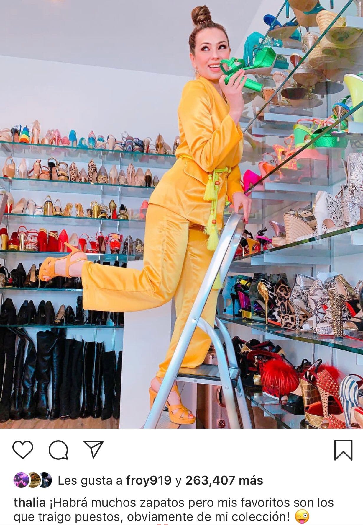 Y aunque la intérprete adora pasar tiempo en la playa y los escenarios, también es una amante de los zapatos y ha sabido explotar este gusto como empresaria, como lo demostró en 
<b><a href="https://www.instagram.com/p/Bwsn1AtjsE_/" target="_blank">esta imagen</a></b> que publicó el pasado 25 de abril junto al texto: "¡Habrá muchos zapatos, pero mis favoritos son los que traigo puestos, obviamente de mi colección!".