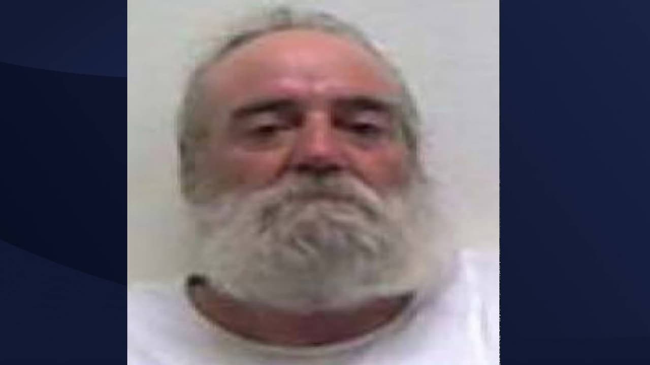 Terry Wayne Voyles, de 53 años, es buscado por importar drogas “peligrosas”.