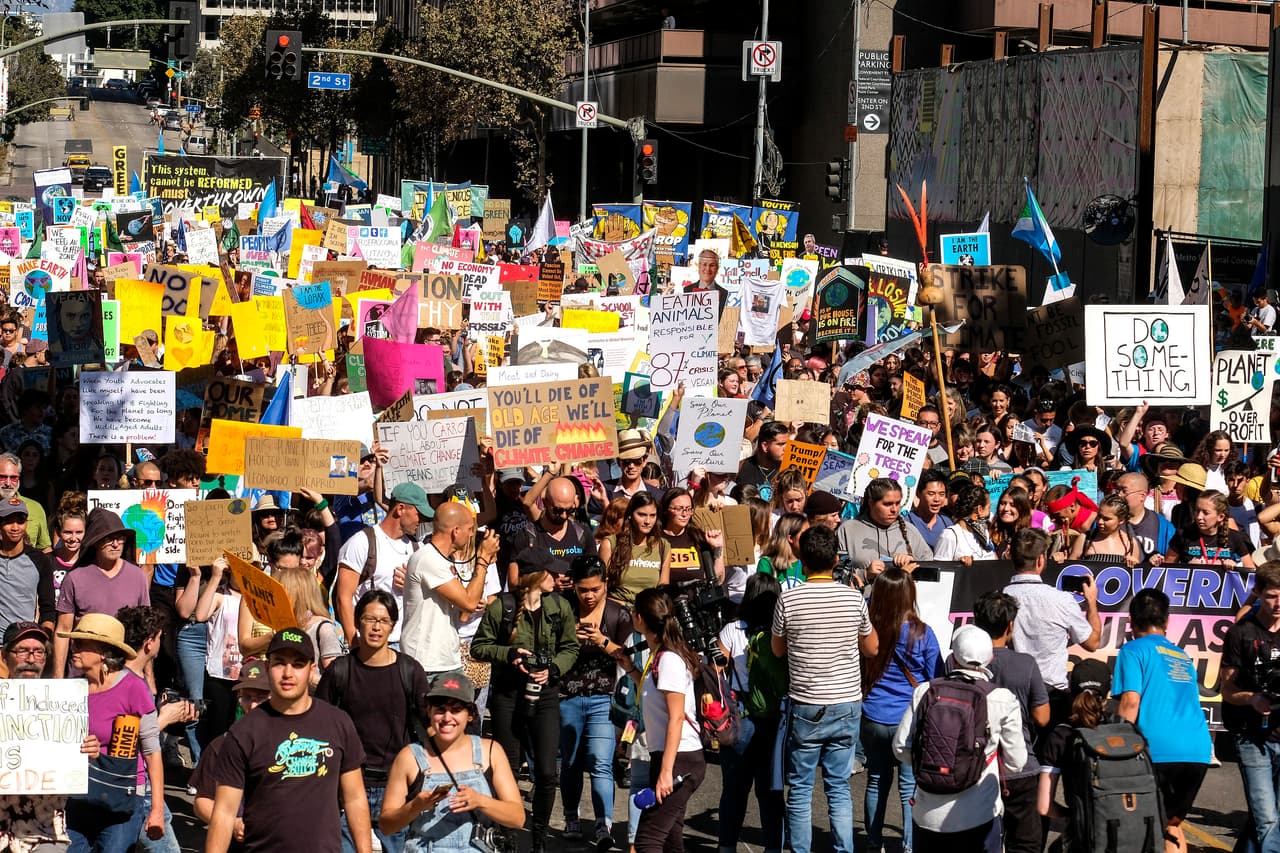 "Necesitamos luchar por el mañana, como si nuestra vida dependiera de ello, porque es así", fue el llamado de la joven a todos sus seguidores en el centro de la ciudad.