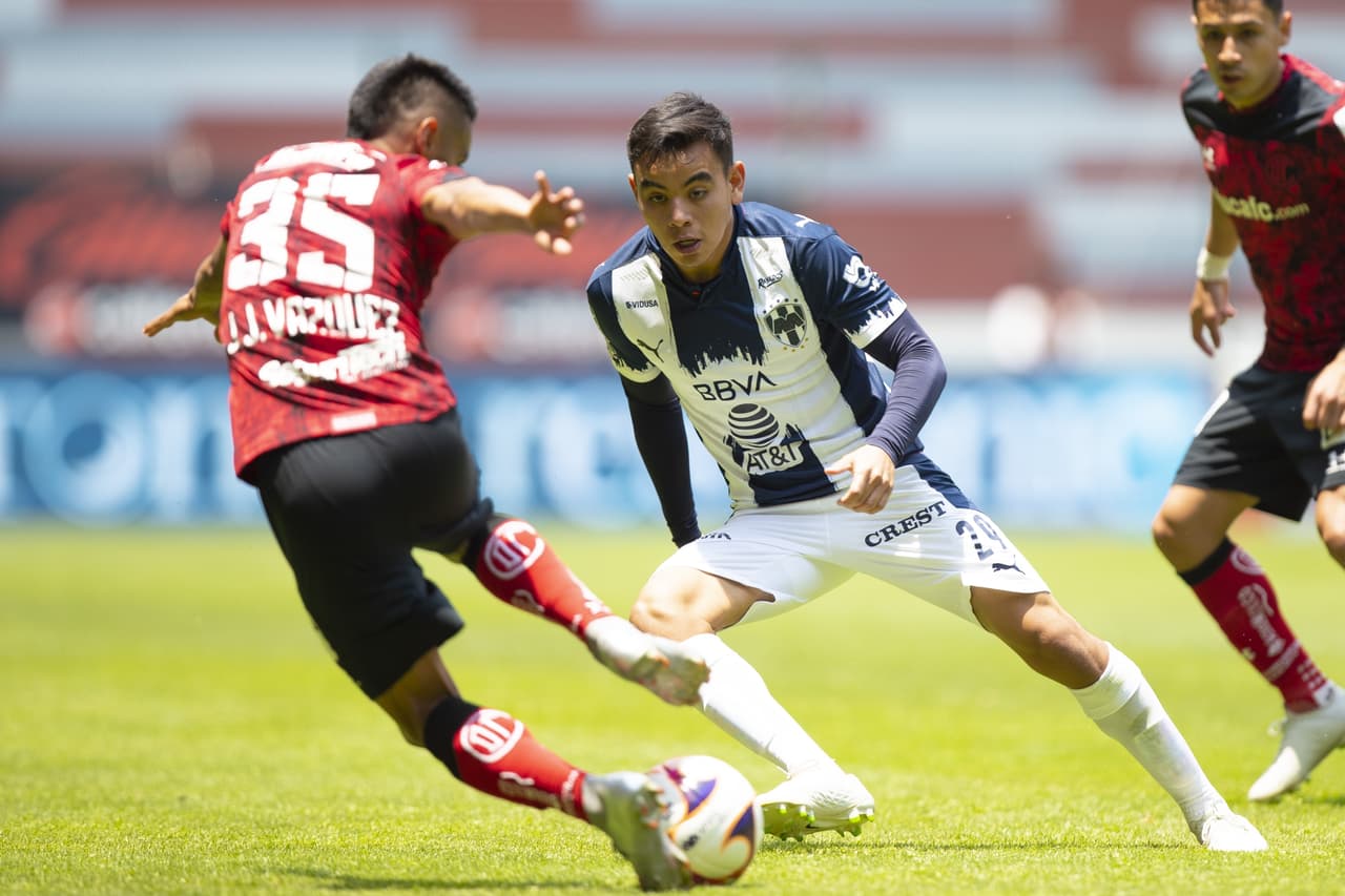 Monterrey se impone a Toluca 2-1 en el Nemesio Diez, durante la Jornada 14 de la Liga MX. Con un golazo a distancia, Sebastián Vegas de los Rayados abrió el marcador, seguido de Maximiliano Meza para ponerse arriba en el encuentro. Ya al minuto 71, Jorge Torres Nilo puso el único tanto para los 'Diablos Rojos'.