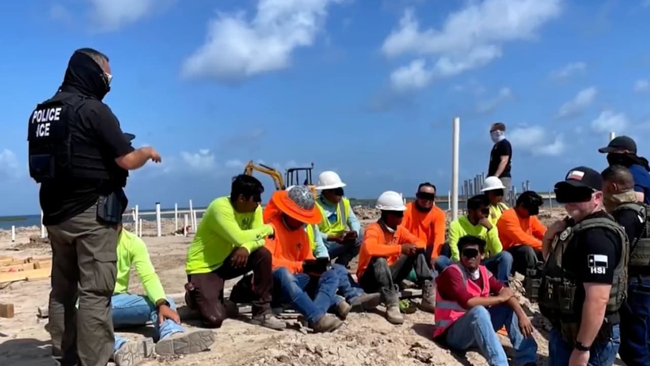 Pérdidas millonarias y obras paralizadas: redadas de ICE golpean la industria de la construcción