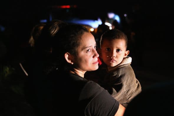 Pobreza y aislamiento entre los factores que afectan a los hijos de padres indocumentados