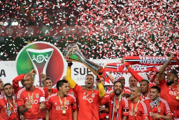 El Benfica se coronó campeón de Portugal en la Primeira Liga al sumar 85 puntos con el timonel Jorge Jesús que llevó a las Águilas a conseguir su título 34 en el torneo luso donde es el máximo ganador.