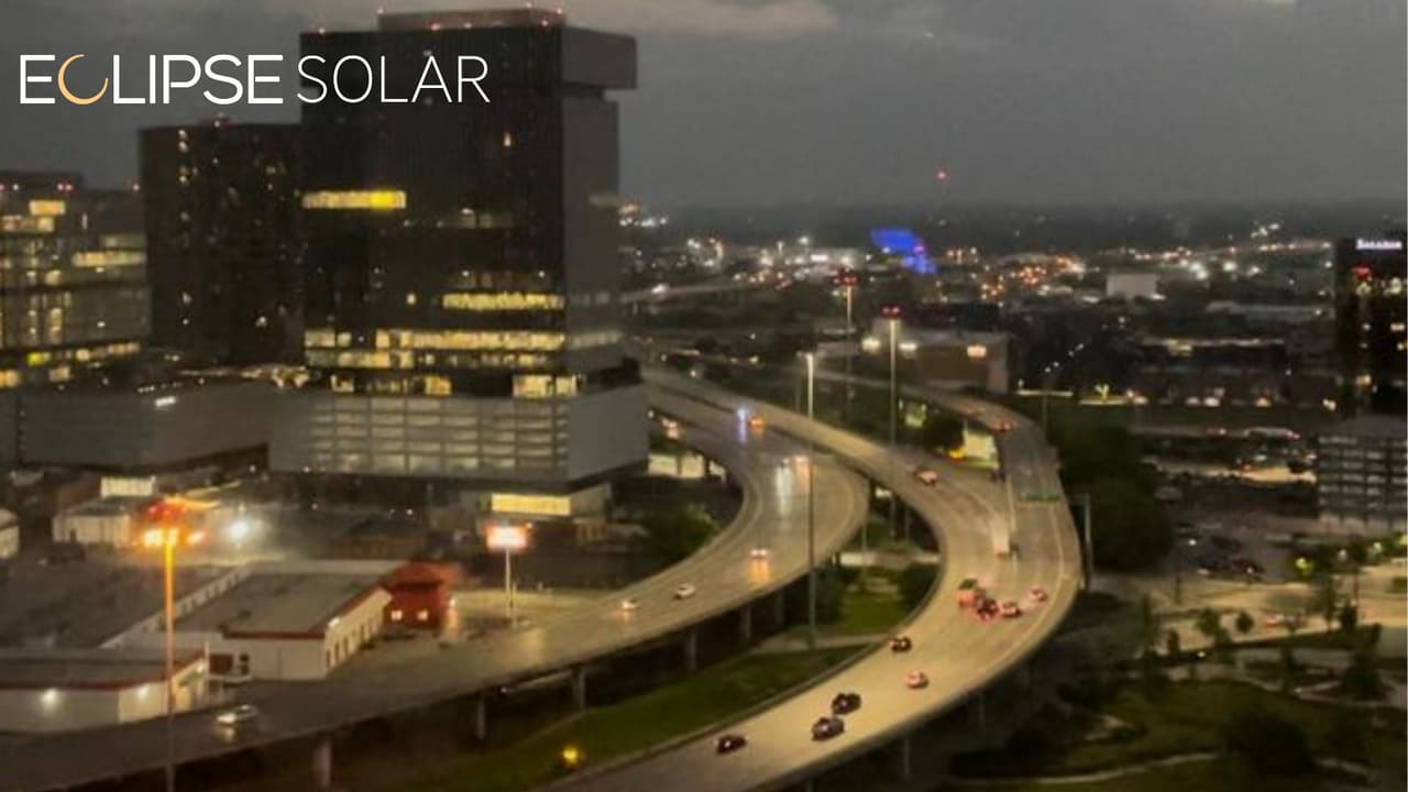 Las fotografías más impactantes de la penumbra con el eclipse total solar en Dallas - Fort Worth