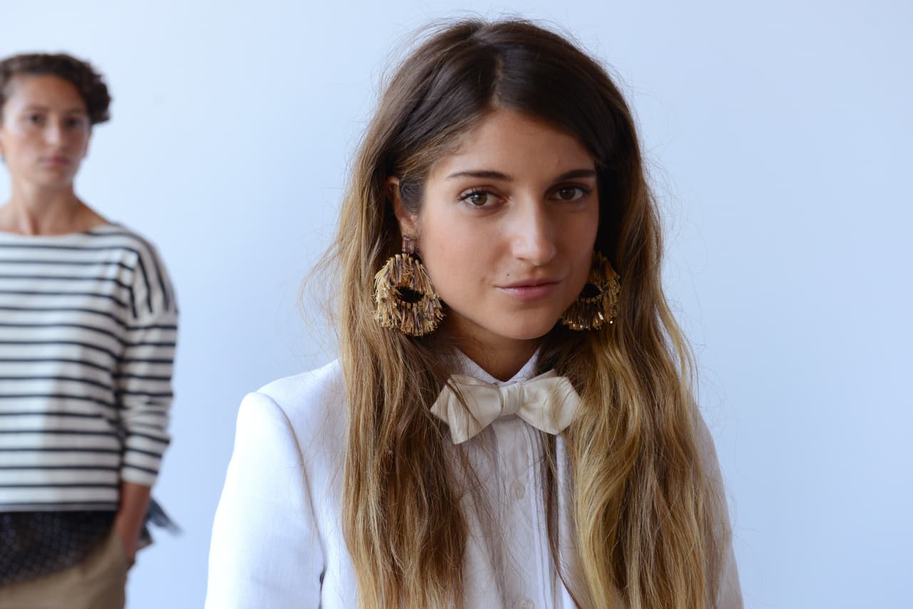 “Después de esta experiencia es imposible no tener otra perspectiva de lo que significa una semana de la moda para todas las modelos”, le dijo Ramya Giangola a la revista Elle después de estar para sonriendo mientras la gente observaba su camisa de cuello y corbatín.
<br>