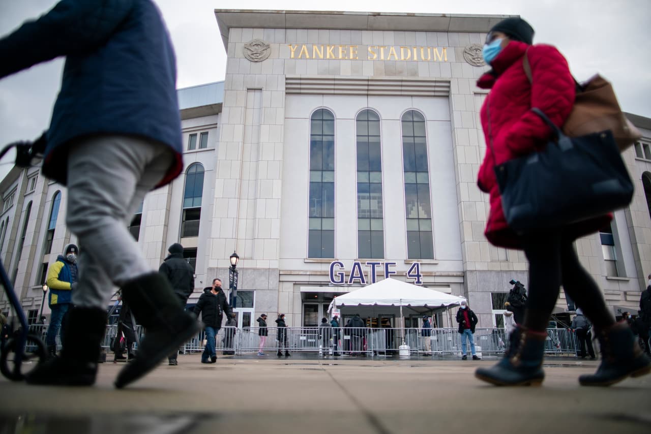 El Yankee Stadium se prepara para recibir a casi 11,000 fanáticos el día de su reapertura