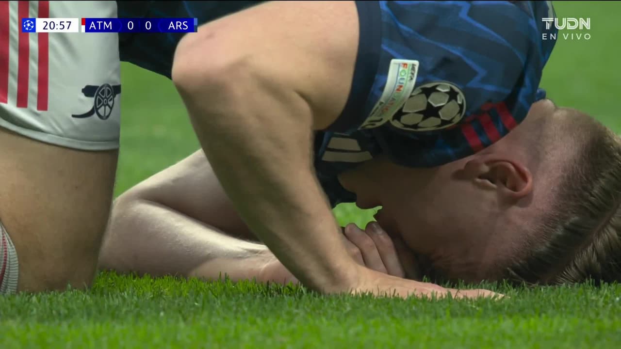 ¡Terrible golpe a Gyokeres! el delantero choca con su compañero y entran las asistencias