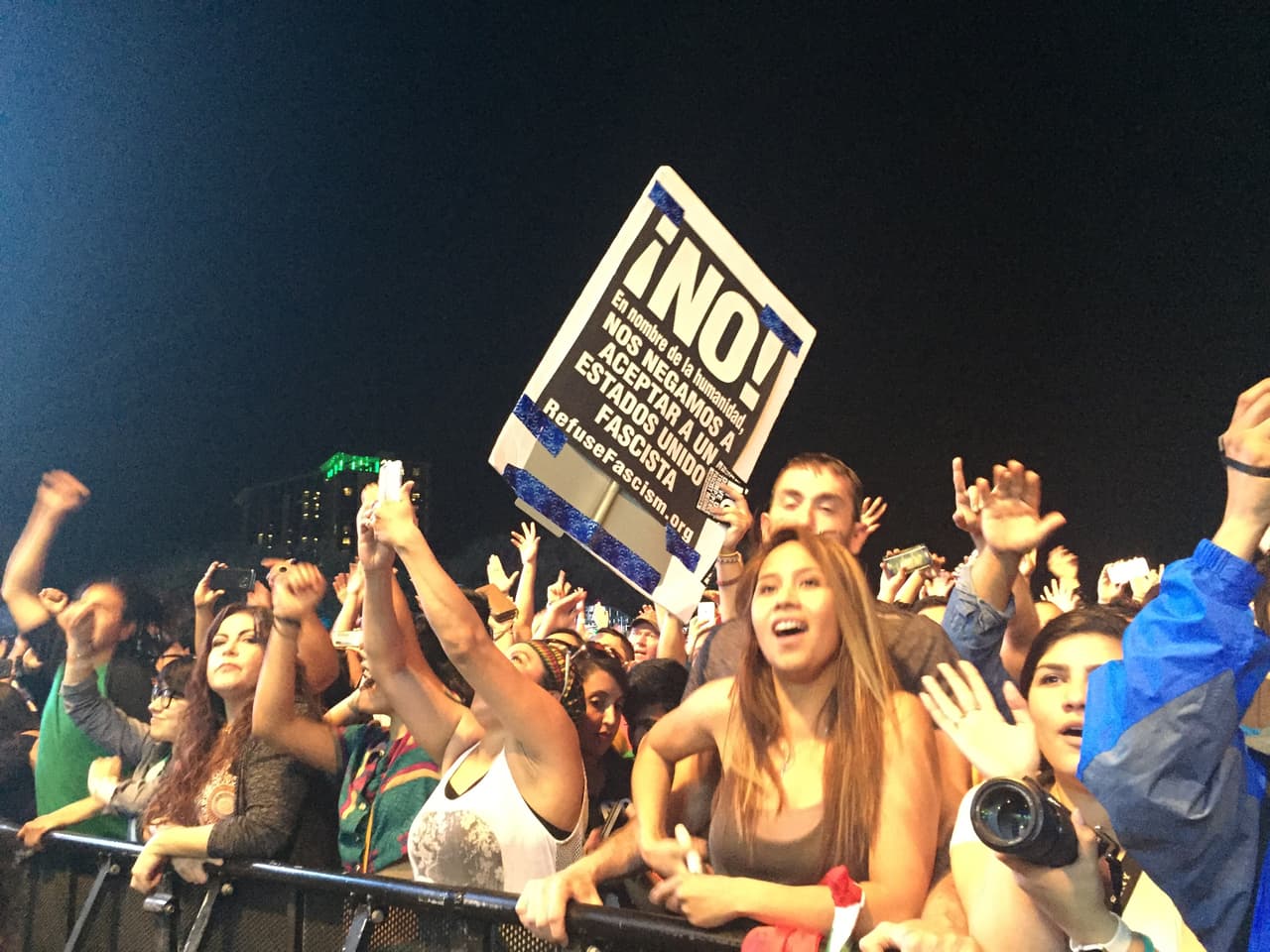 El público presente disfrutó de temas contundentes de Calle 13 como 'El Aguante'.