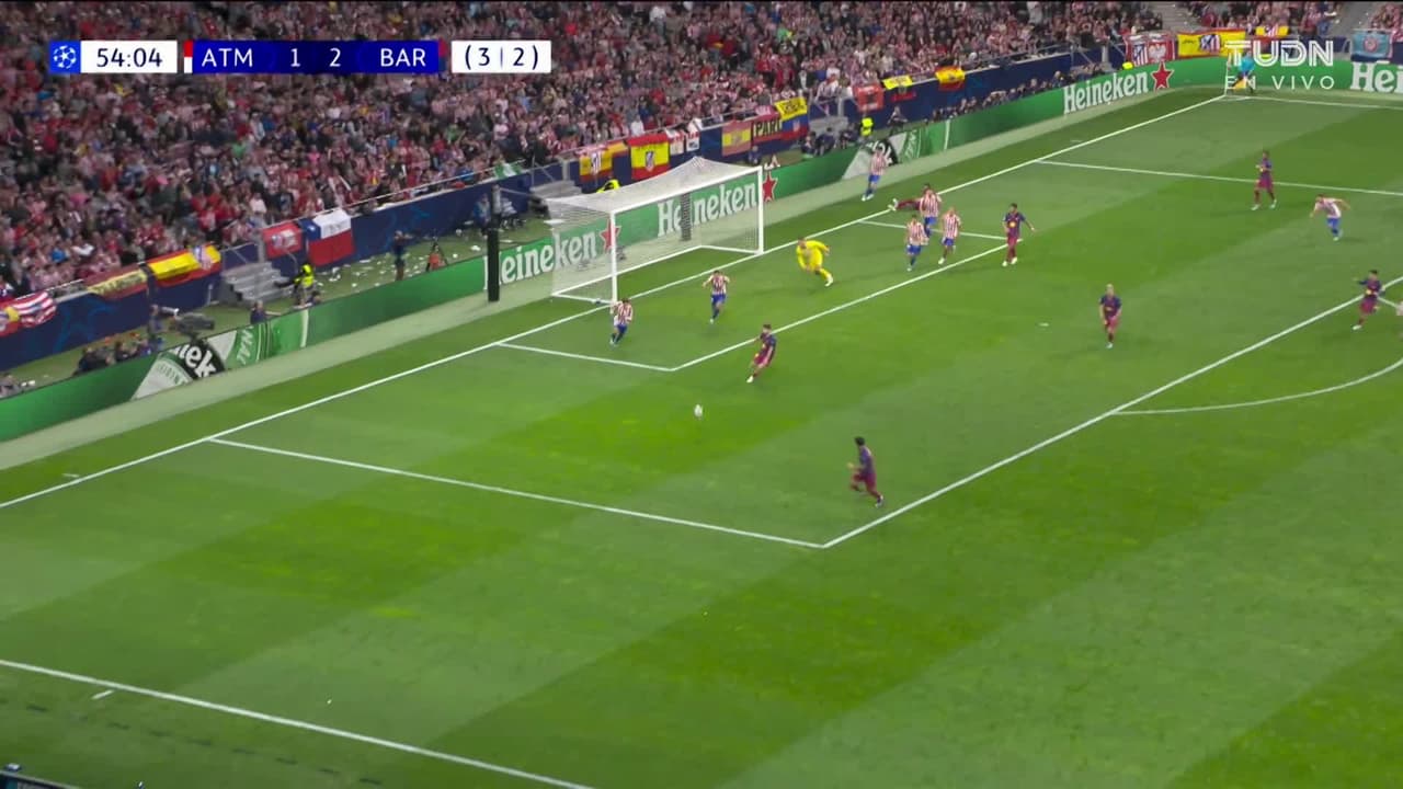 ¡TIRO ATAJADO! disparo por Ferran Torres.