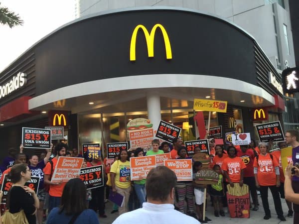 Miami se une a la marcha nacional por el salario mínimo