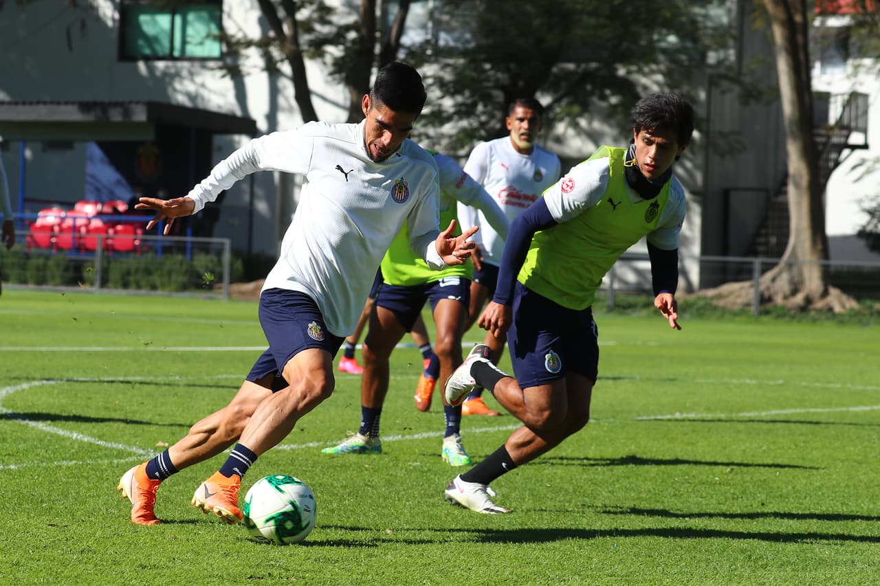 Las Chivas del Guadalajara se preparan con fuertes entrenamientos en Verde Valle para su primera fecha del torneo Guard1anes 2021, que será este viernes a las 19:30 ante el equipo de Puebla en el Estadio Cuauhtémoc.