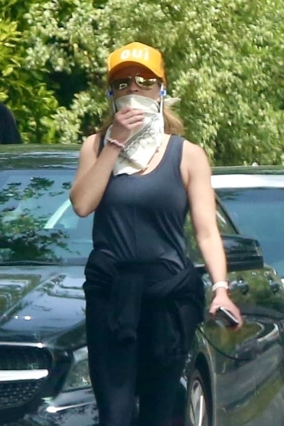 Reese Witherspoon dejó su hogar para tomar un poco de aire fresco, aprovechó para hacer un poco de ejercicio.