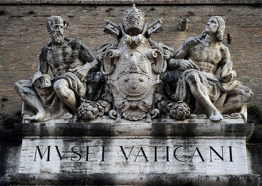 Dentro del 
<b>Vaticano</b> se encuentran algunos de los museos más llamativos, debido a que tienen obras de artistas del Renacimiento y, de hecho, es de los lugares más populares de Europa.