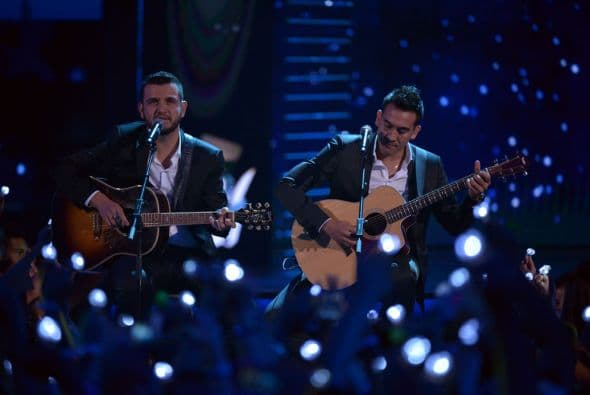 Los músicos dedicaron el tema con mucho respeto.