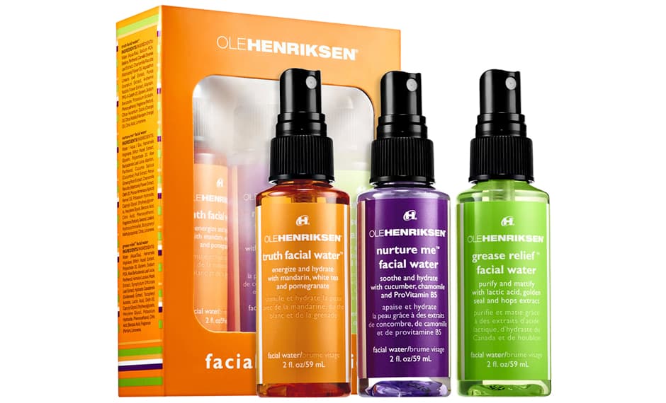 Cada una de estas aguas faciales 
<b>humecta la piel</b> y además tiene una función extra.
<b><i>Truth </i></b>le da un 
<i>boost</i> de 
<b>energía </b>y la hidrata. 
<i><b>Nurture me</b>, </i>es ideal para cuando sientes el rostro irritado (es 
<b>calmante)</b>, mientras que 
<b><i>Grease relief</i></b> es una loción que 
<b>da un acabado mate</b> y elimina los brillos de la piel. Por su tamaño son ideales para transportarlas cuando sales de viaje.
<br>
<br>
<i><b>Facial water trio</b>, Ole Henriksen, <a href="http://www.sephora.com/facial-water-trio-P410209">Sephora</a>, $18 dólares.</i>