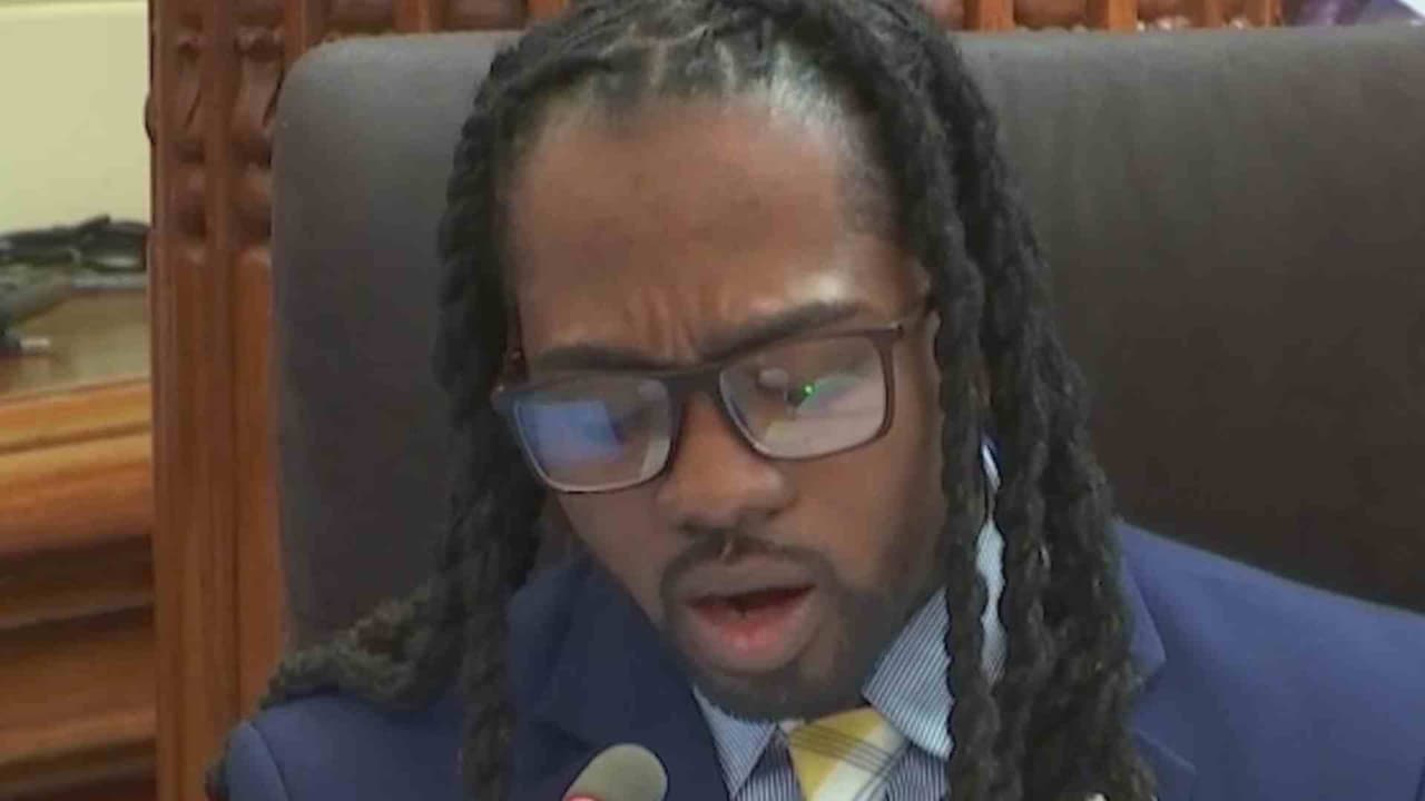 Concejal de DC enfrenta un cargo federal de soborno: Trayvon White se presenta ante un juez